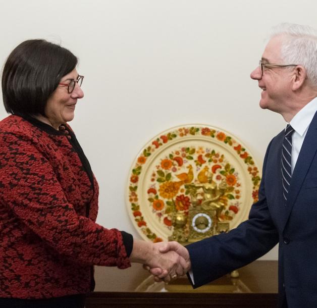 Szef MSZ Jacek Czaputowicz przyjął w poniedziałek ambasador Izraela Annę Azari